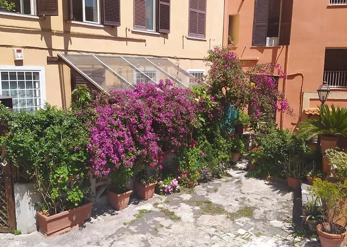 Elegante open space con vasca idromassaggio a Trastevere